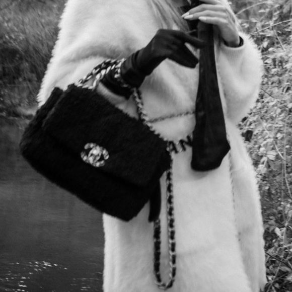 Chanel 19 tweed black bag - Picture 1 of 5
